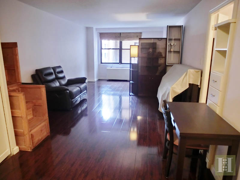 Photo 1 of 305 East 40th Street, Midtown East, NYC, $2,500, Web #: 13762970