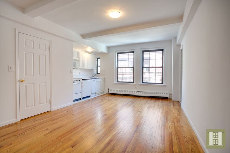 Photo 1 of 17 Park Avenue 403, Midtown East, NYC, $2,200, Web #: 14621050