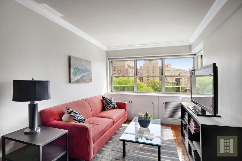 Photo 1 of 35 Park Avenue 8H, Midtown East, NYC, $625,000, Web #: 15534307