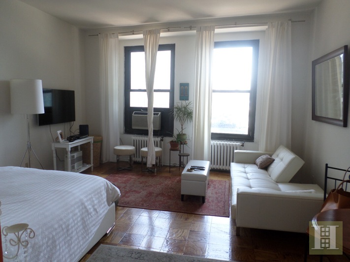 Photo 1 of 160 Front Street 6E, Lower Manhattan, NYC, $2,225, Web #: 15893403
