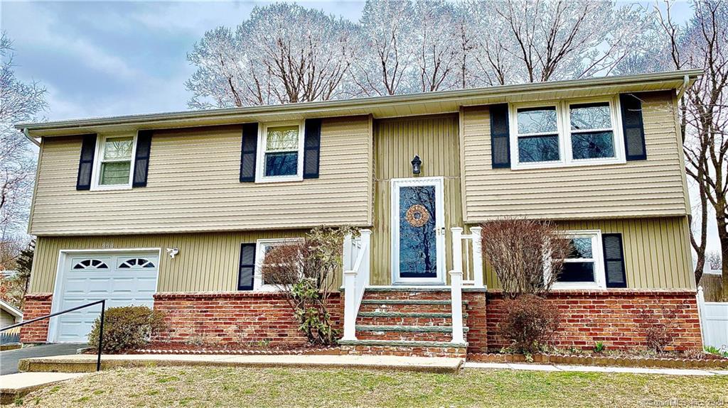229 WOODRIDGE DRIVE SOUTH