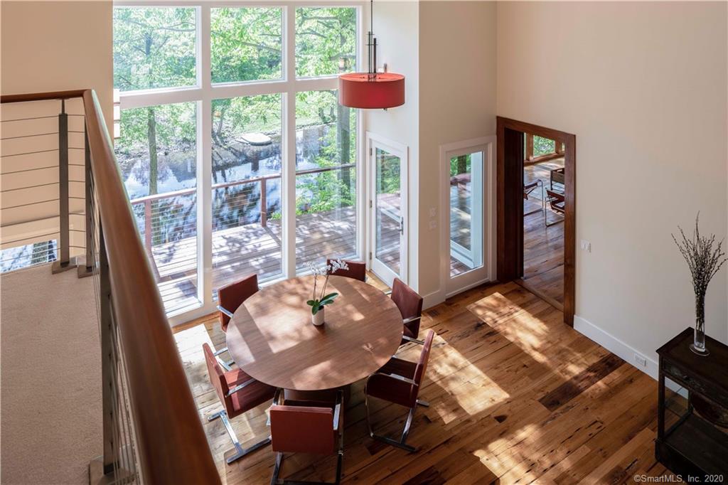 10 RIVER LANE