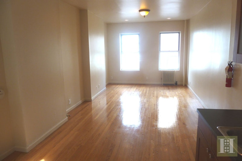 Photo 1 of 436 West 49th Street 2Fw, Midtown West, NYC, $2,000, Web #: 17152685
