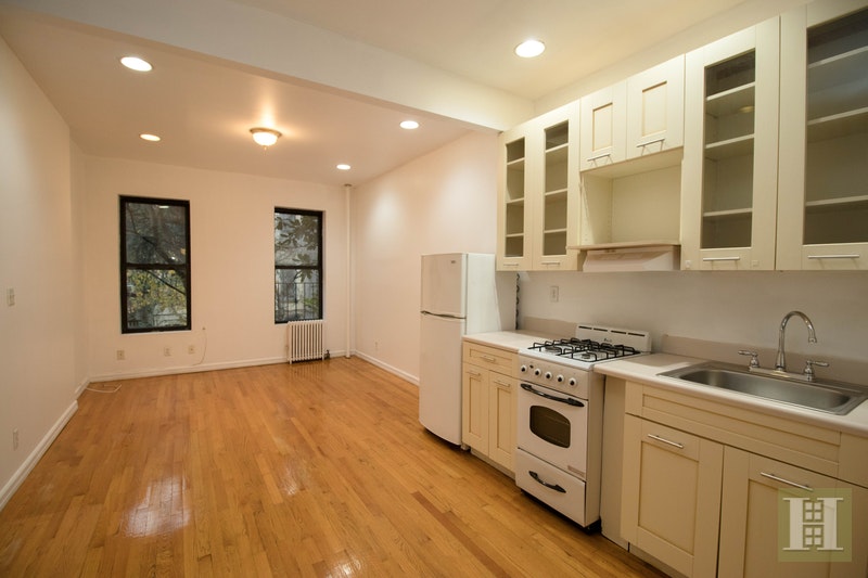 Photo 1 of 436 West 49th Street, Midtown West, NYC, $1,950, Web #: 17731267