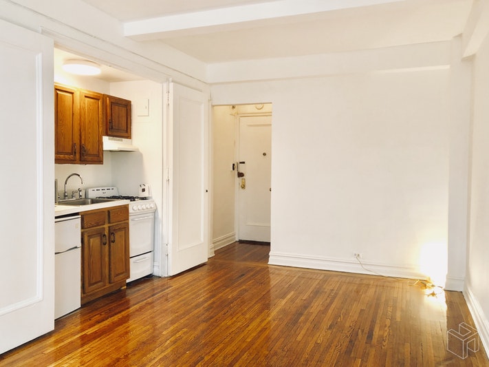 Photo 1 of 457 West 57th Street 711, Midtown West, NYC, $1,995, Web #: 18005285