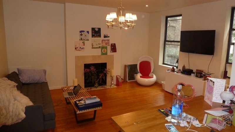 Photo 1 of 435 East 6th Street 2R, East Village, NYC, $2,500, Web #: 18565097