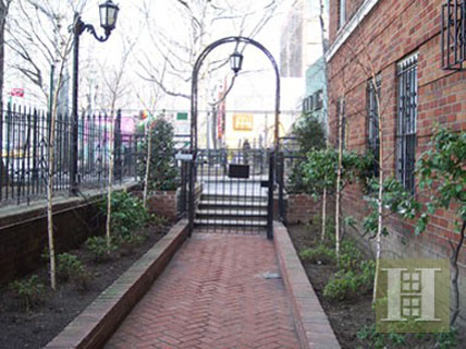 25 MINETTA LANE 5J