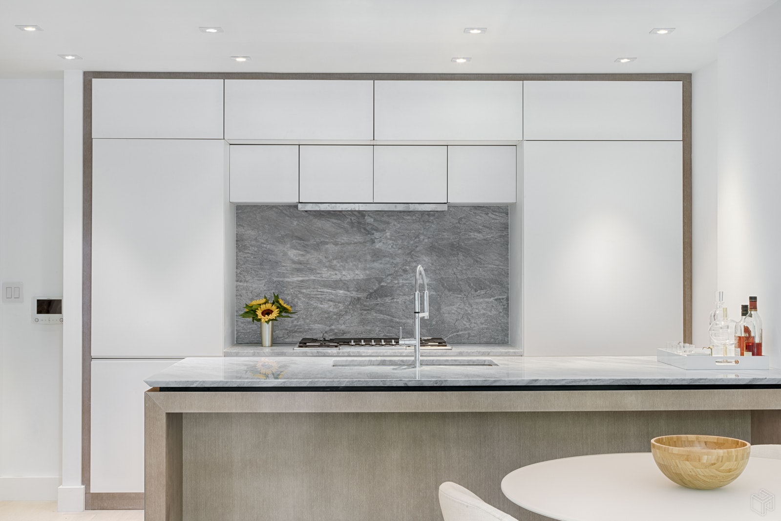 225 14TH STREET 302