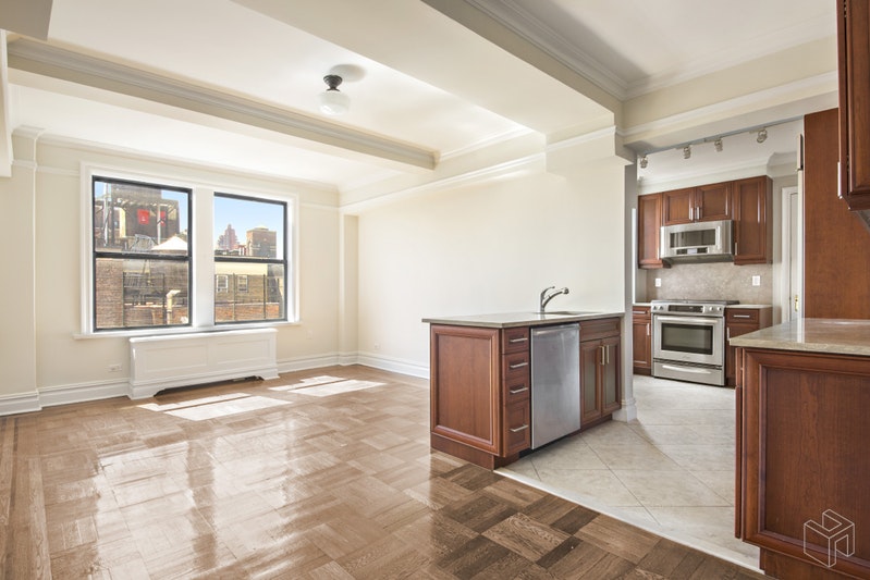 Photo 1 of 98 Riverside Drive 17F, Upper West Side, NYC, $7,995, Web #: 19102893