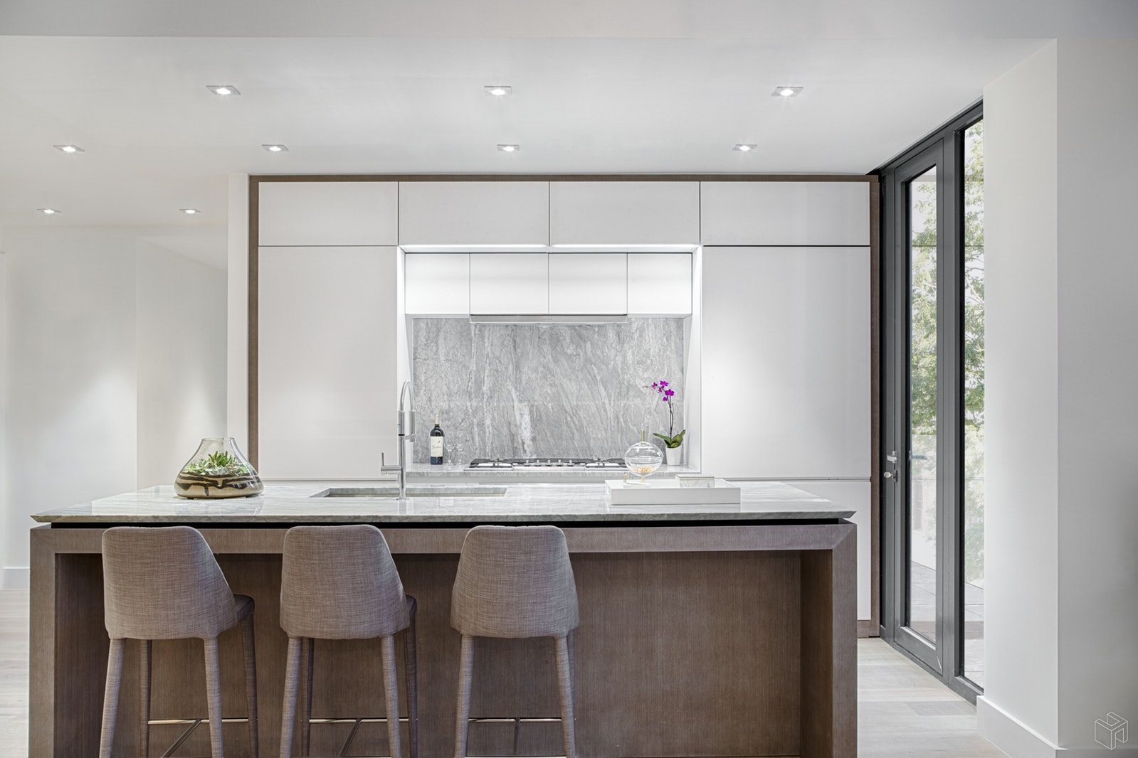 225 14TH STREET 201