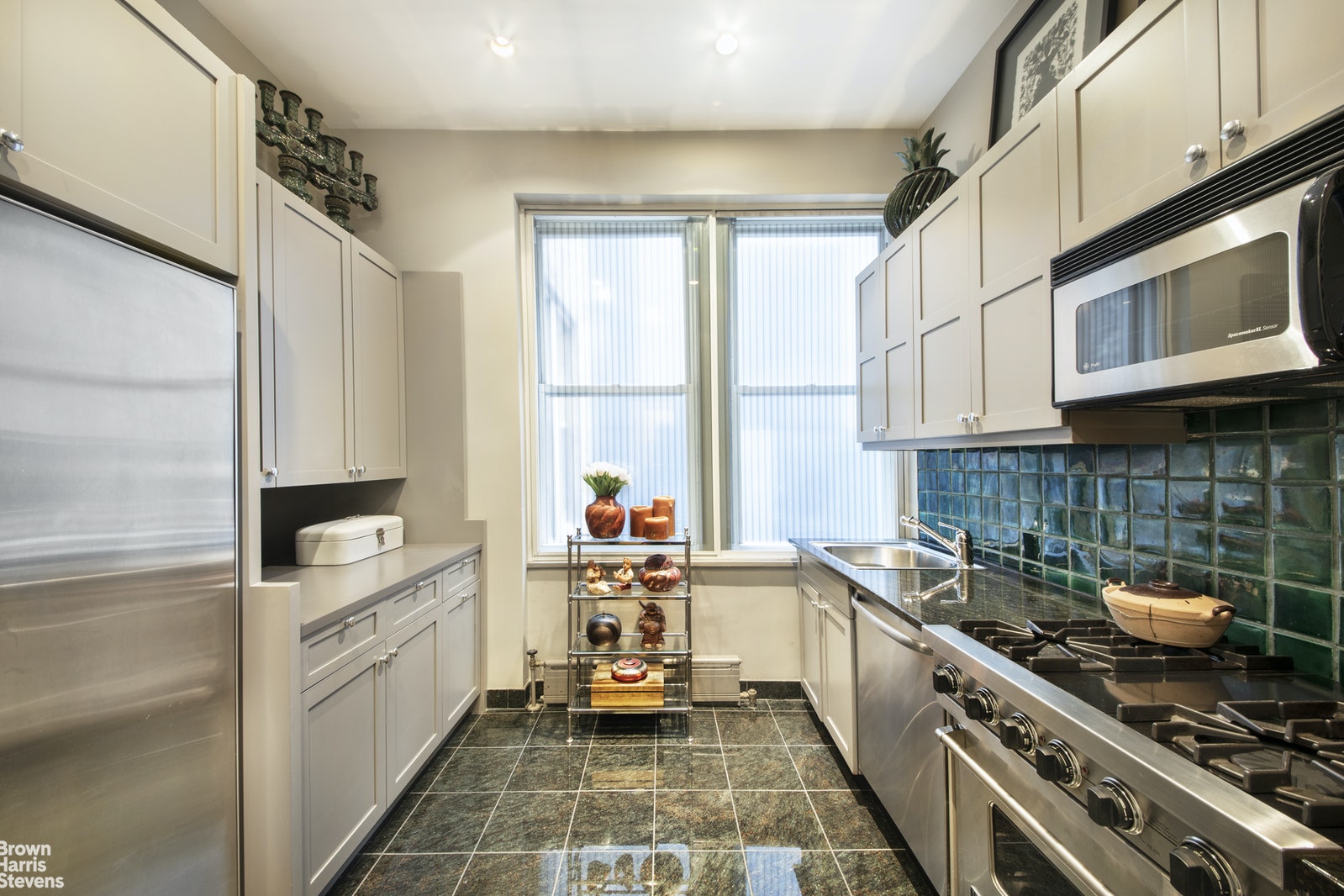 180 WEST 58TH STREET 4B, Midtown West, $1,555,000, Web #: 19619550