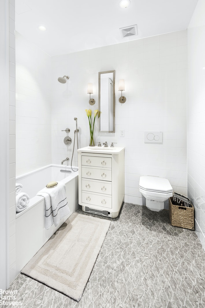 498 WEST END AVENUE 8A, Upper West Side, $4,225,000, Web #: 19637321