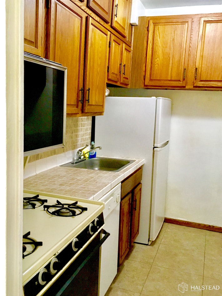 71 -40 112TH STREET 107, Forest Hills, $2,500, Web #: 19858228