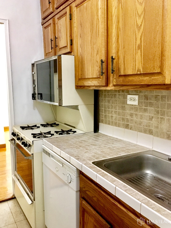 71 -40 112TH STREET 107, Forest Hills, $2,500, Web #: 19858228