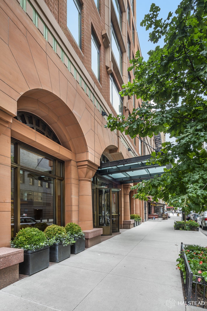 205 WEST 76TH STREET 5L, Upper West Side, $1,975,000, Web #: 19874281