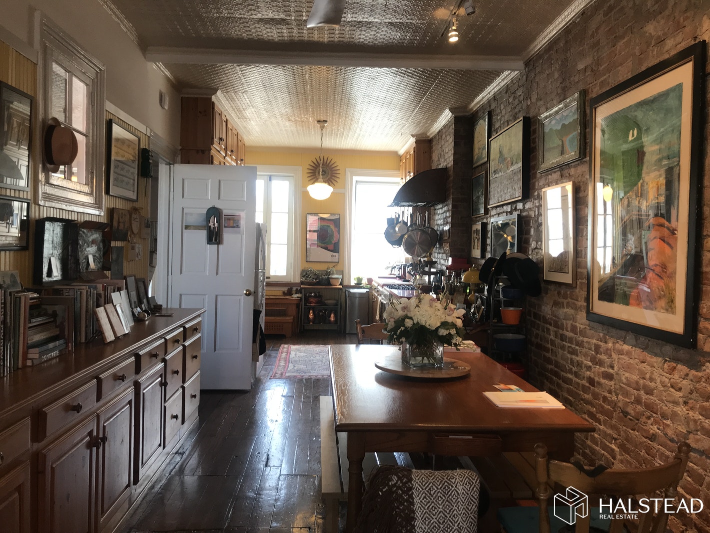 VERY SUNNY LOFT-LIKE 2BR DUPLEX W/ DECK