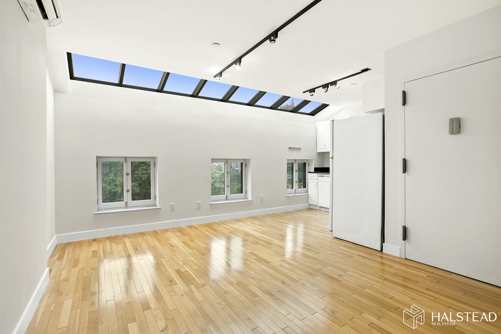 Photo 1 of 345 West 20th Street 4, Chelsea, NYC, $3,595, Web #: 20263554