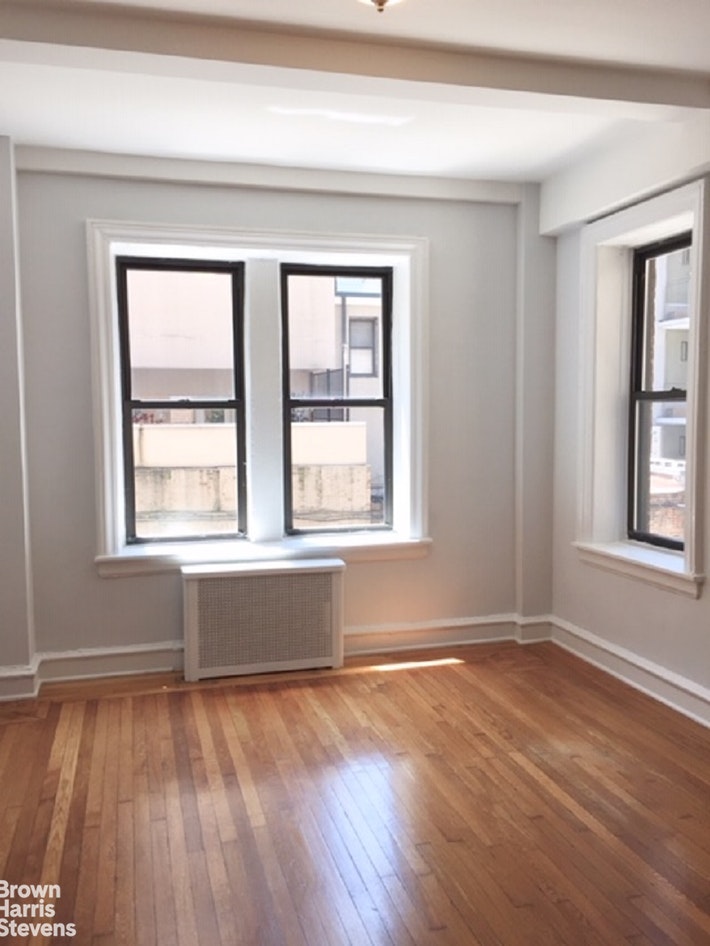 Photo 1 of 350 West 55th Street, Midtown West, NYC, $1,950, Web #: 20283696