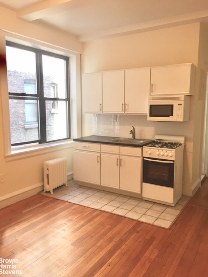 Photo 1 of 350 West 55th Street, Midtown West, NYC, $1,562, Web #: 20283829