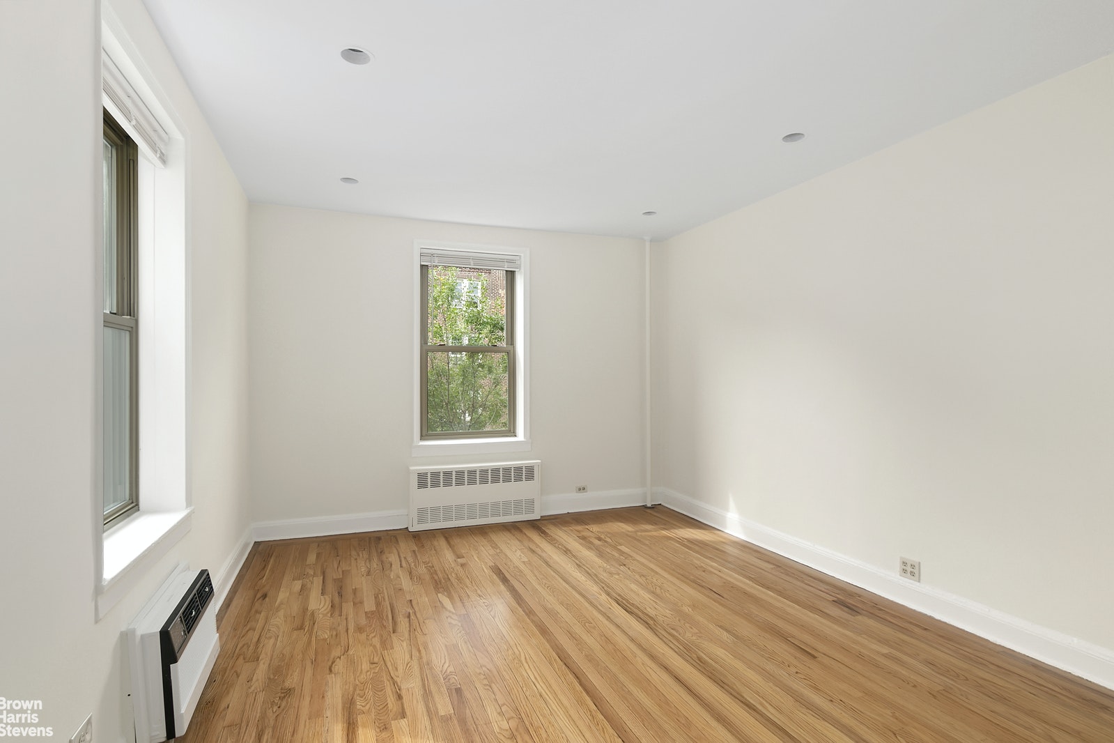 Photo 1 of 43 -10 48th Avenue 4S, Woodside, Queens, NY, $495,000, Web #: 20296221