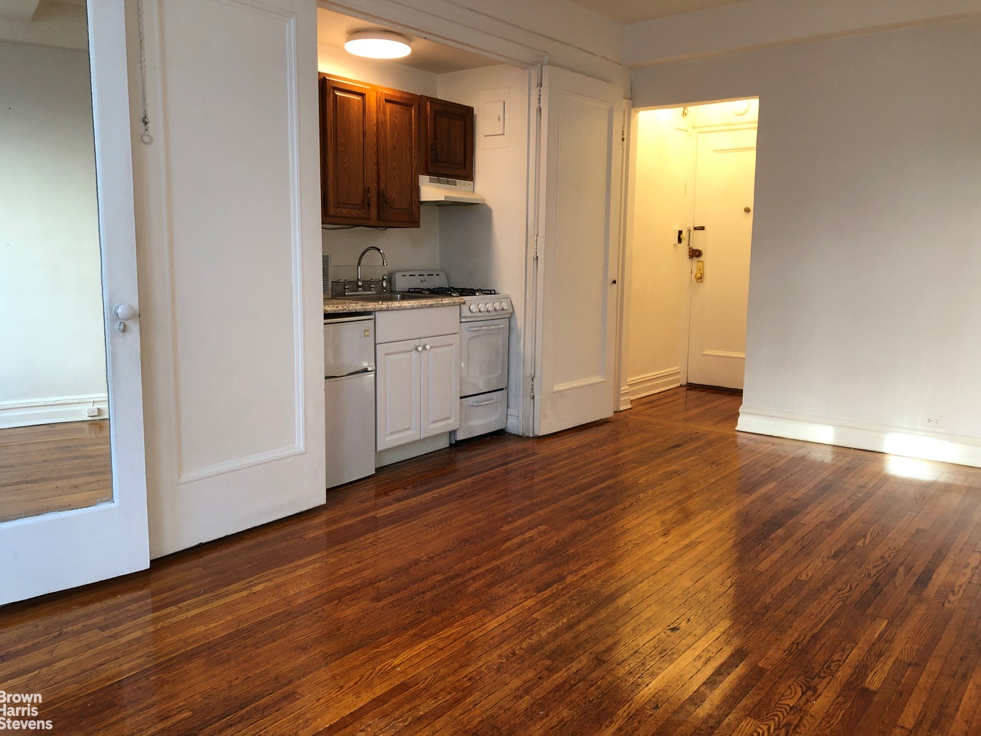 Photo 1 of 457 West 57th Street, Midtown West, NYC, $1,500, Web #: 20537834