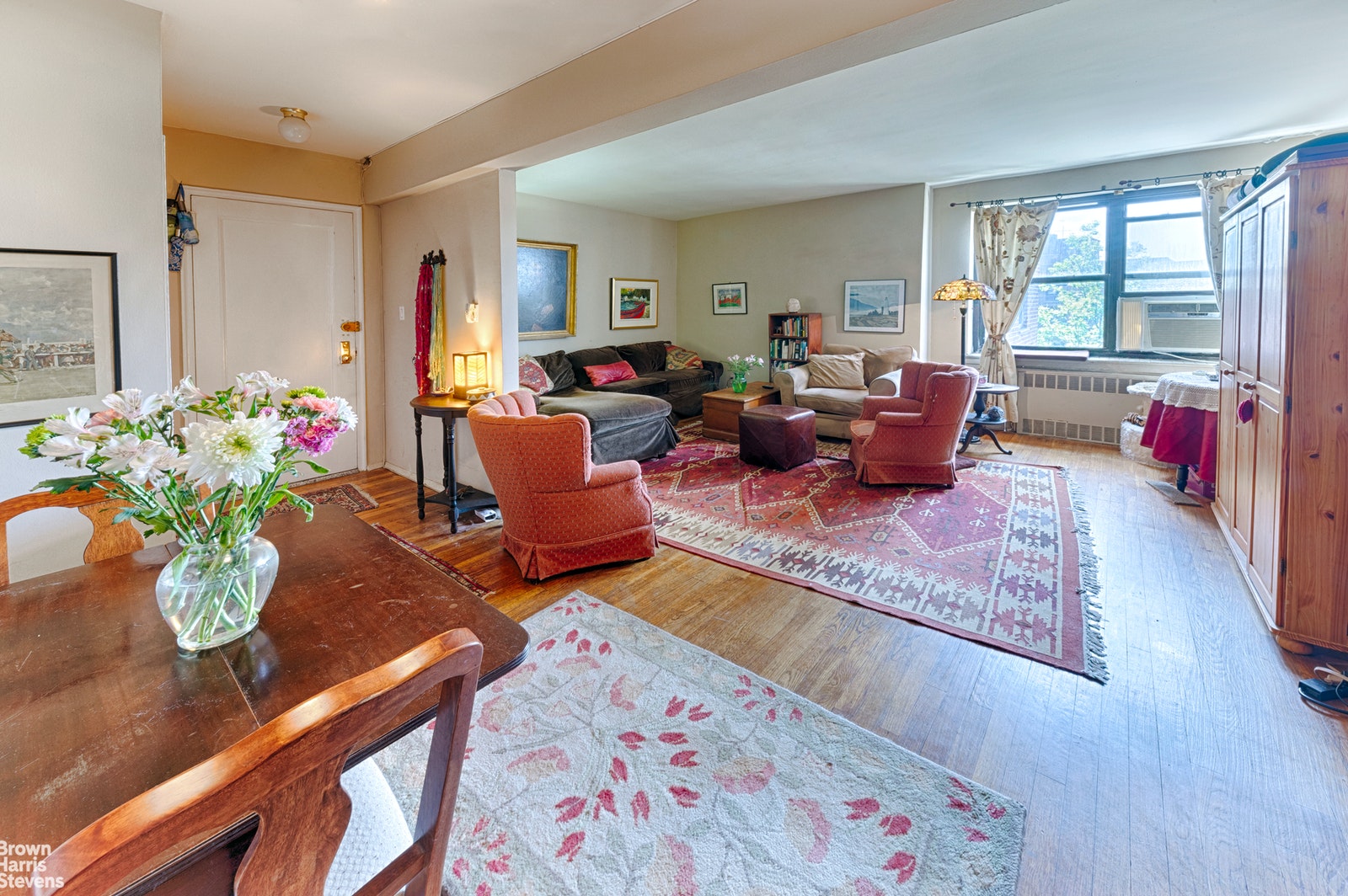 SUNNY 3 BED CORNER UNIT