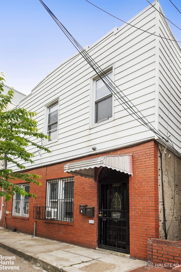 OPPORTUNITY KNOCKS IN LIC