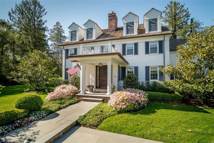275 Riverside Av