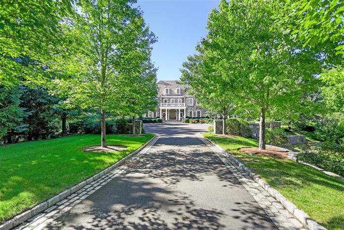 4 Old Round Hill Ln