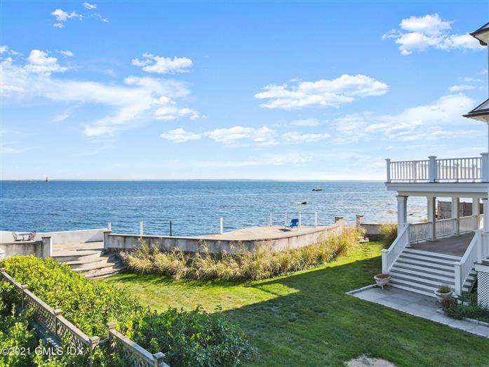 10 Lighthouse Ln