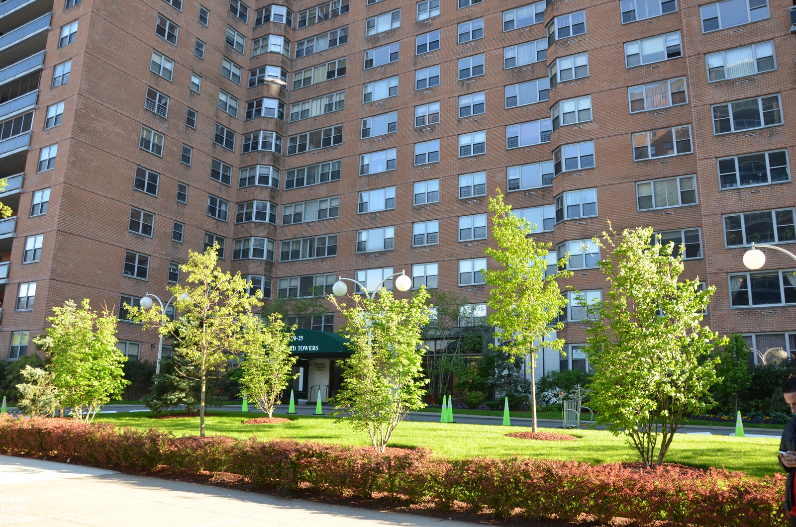 Photo 1 of 70 -25 Yellowstone Blvd 9Q, Forest Hills, Queens, NY, $302,000, Web #: 21092372