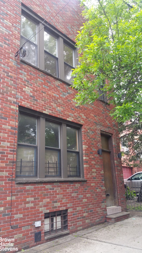 Photo 1 of 21-15 Grove Street 1, Flushing, Queens, NY, $2,400, Web #: 21487050