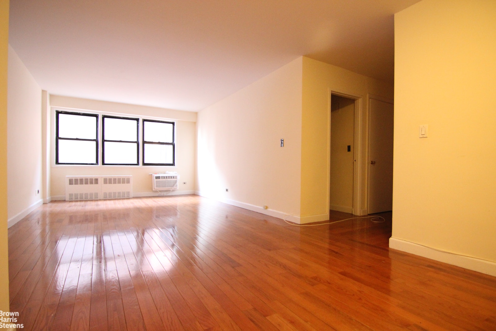 Photo 1 of 579 West 215th Street 6D, Inwood, NYC, $1,500, Web #: 21575264