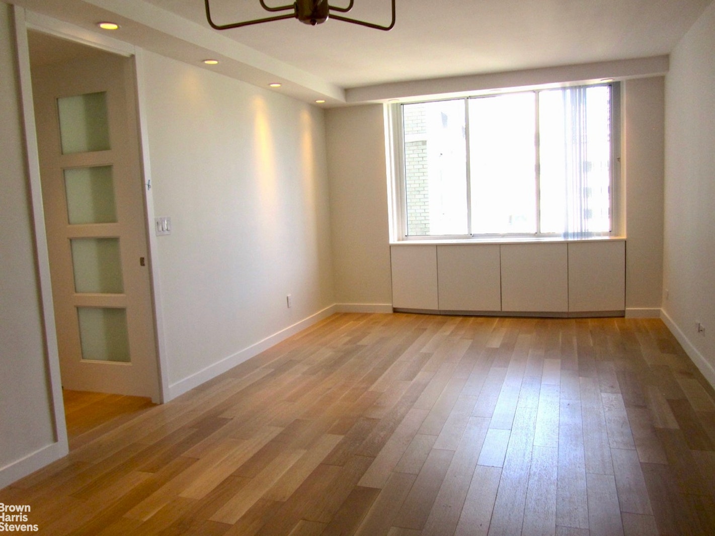 Photo 1 of 220 East 65th Street 21A, Upper East Side, NYC, $4,200, Web #: 21748027