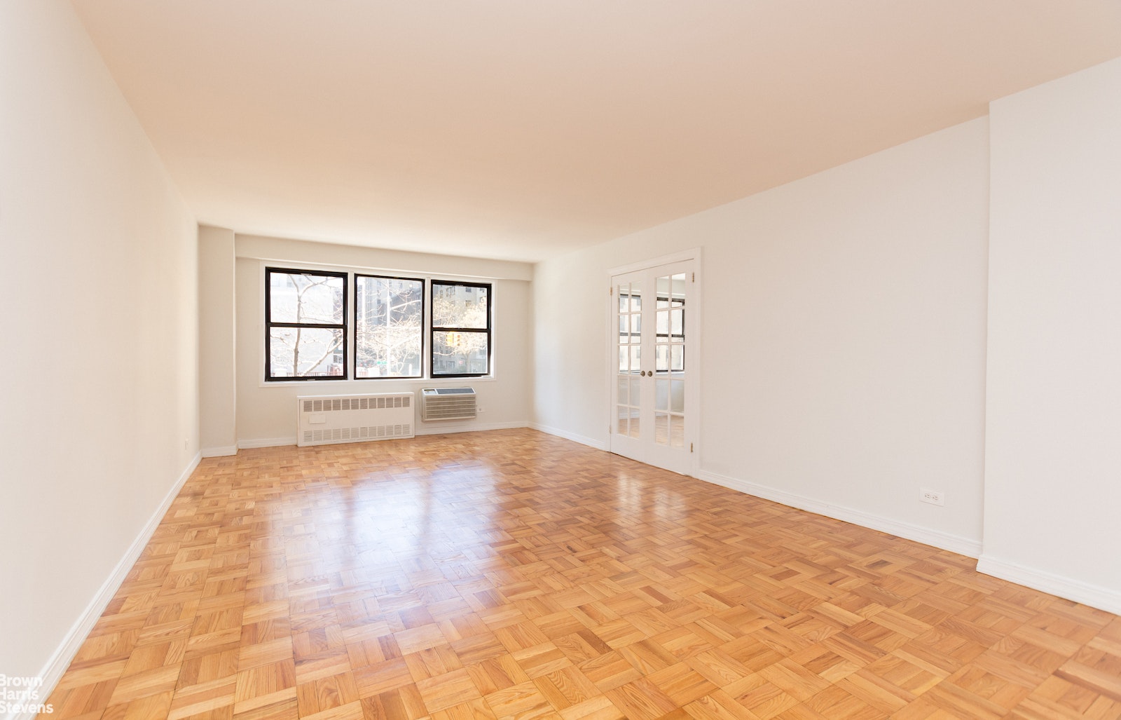 Photo 1 of 200 East 15th Street 2H, Gramercy Park, NYC, $6,000, Web #: 21972640