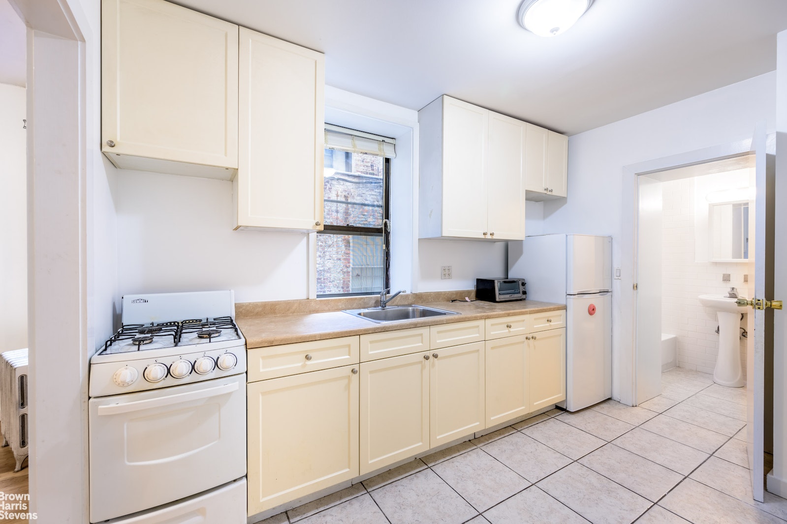 Photo 1 of 411 West 44th Street 3, Midtown West, NYC, $2,950, Web #: 22119395