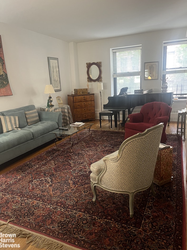 Photo 1 of 104 West 70th Street 2B, Upper West Side, NYC, $6,500, Web #: 22630765