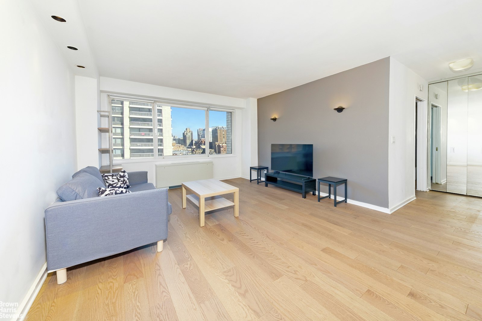 Photo 1 of 303 East 57th Street 21H, Midtown East, NYC, $360,000, Web #: 22919053