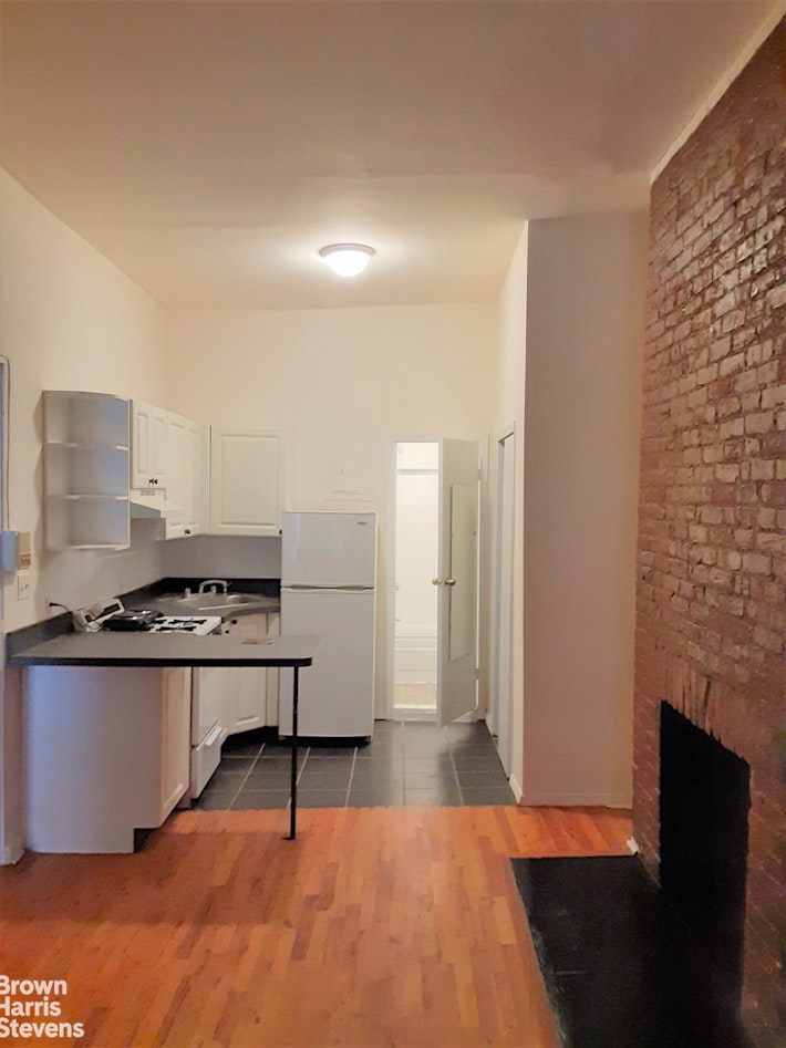 Photo 1 of 216 East 17th Street 1F, Gramercy Park, NYC, $2,300, Web #: 22991259