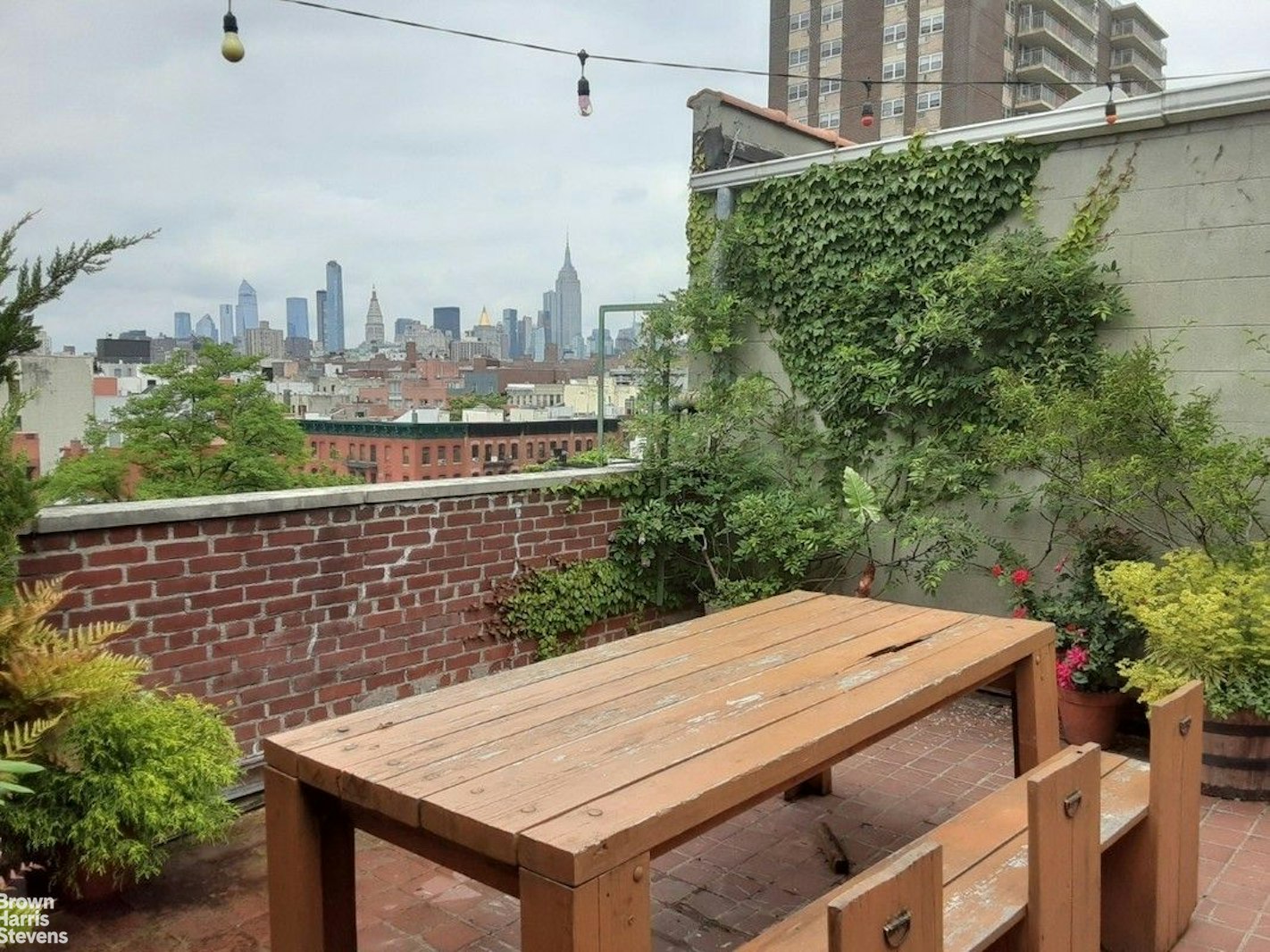 Photo 1 of 713 East 9th Street 2D, East Village, NYC, $5,150, Web #: 23033404