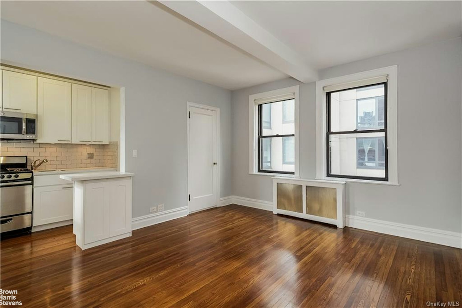 Photo 1 of 457 West 57th Street 715, Midtown West, NYC, $2,550, Web #: 23039714