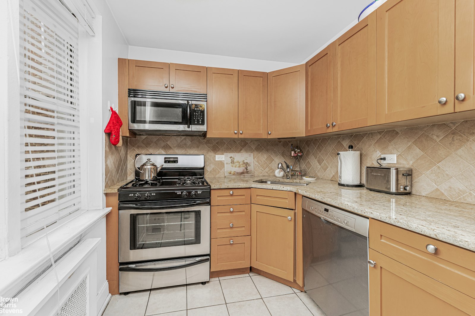 Photo 1 of 143 Bennett Avenue 4N, Washington Heights, NYC, $425,000, Web #: 23044536