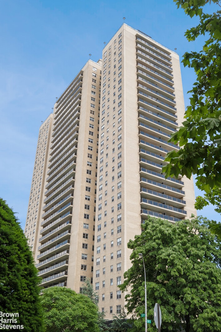 Photo 1 of 110-11 Queens Blvd 18F, Forest Hills, Queens, NY, $469,000, Web #: 23044659