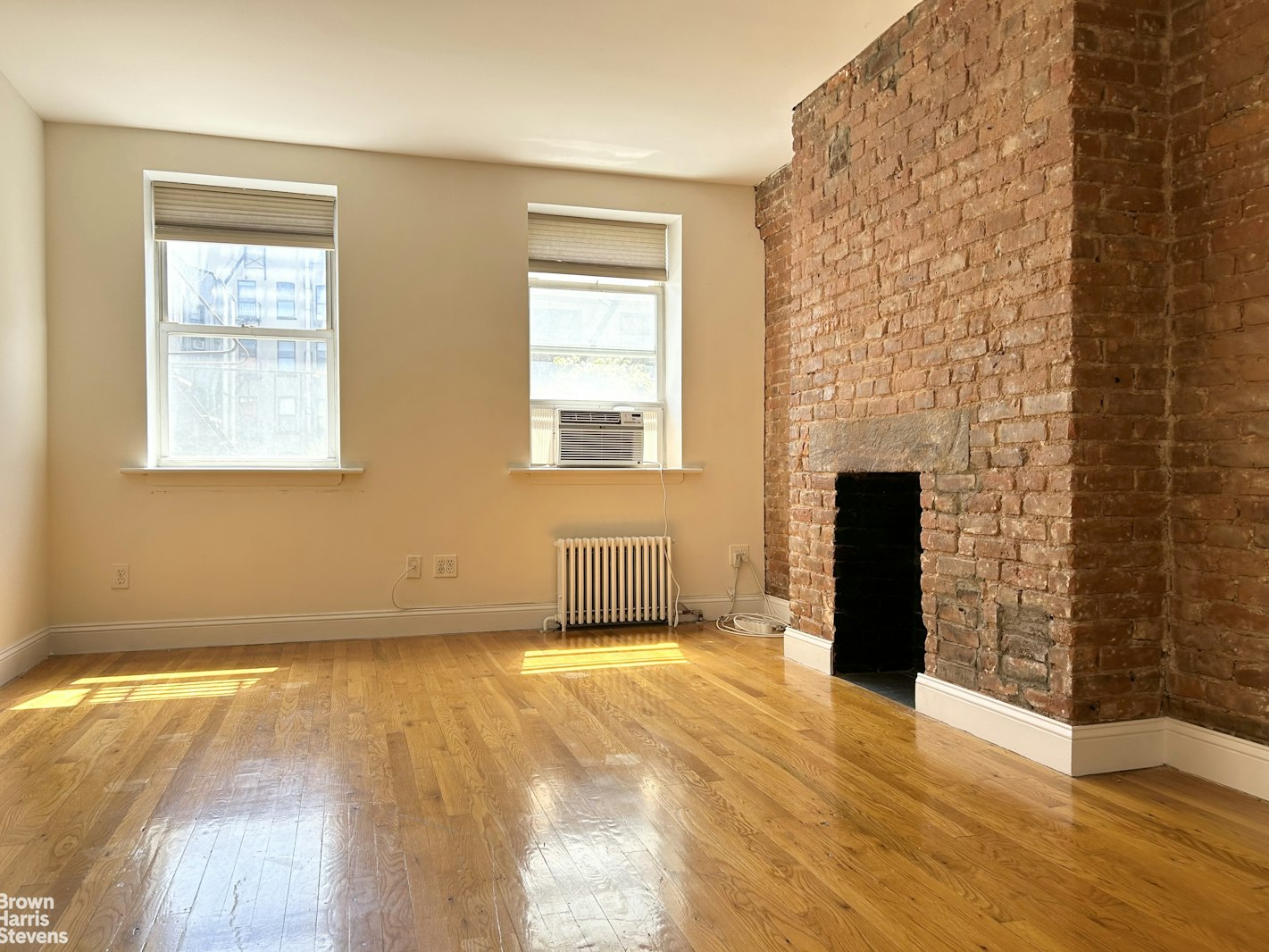 Photo 1 of 623 East 11th Street 2W, East Village, NYC, $4,600, Web #: 23107527