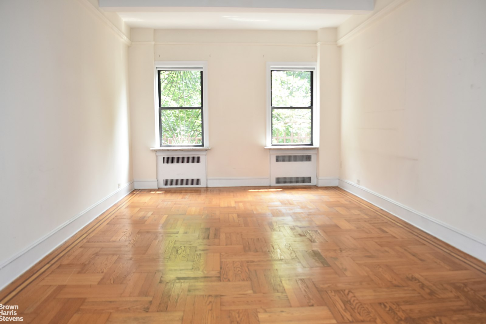 Photo 1 of 570 Fort Washington Ave 5B, Washington Heights, NYC, $2,800, Web #: 23133288