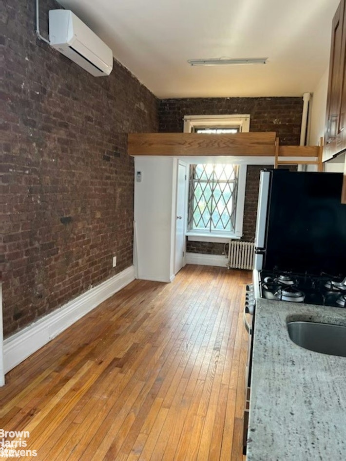 Photo 1 of 231 Thompson Street 16, Greenwich Village, NYC, $2,625, Web #: 23136781