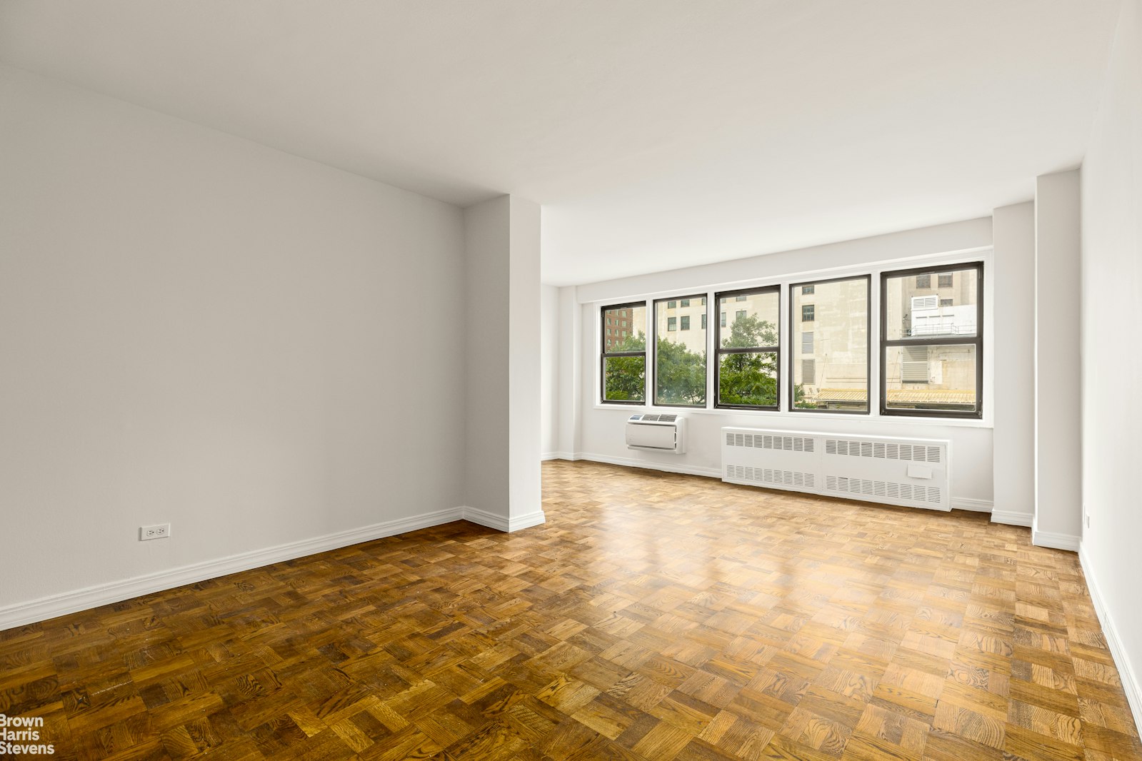 Photo 1 of 200 East 15th Street 3F, Gramercy Park, NYC, $3,625, Web #: 23205470