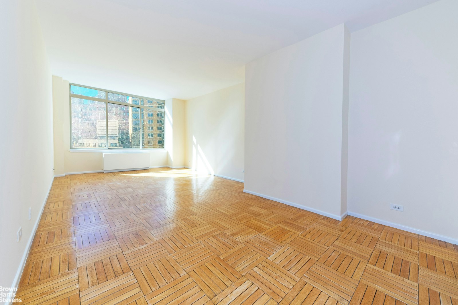 Photo 1 of 236 East 47th Street 11F, Midtown East, NYC, $3,500, Web #: 23240271