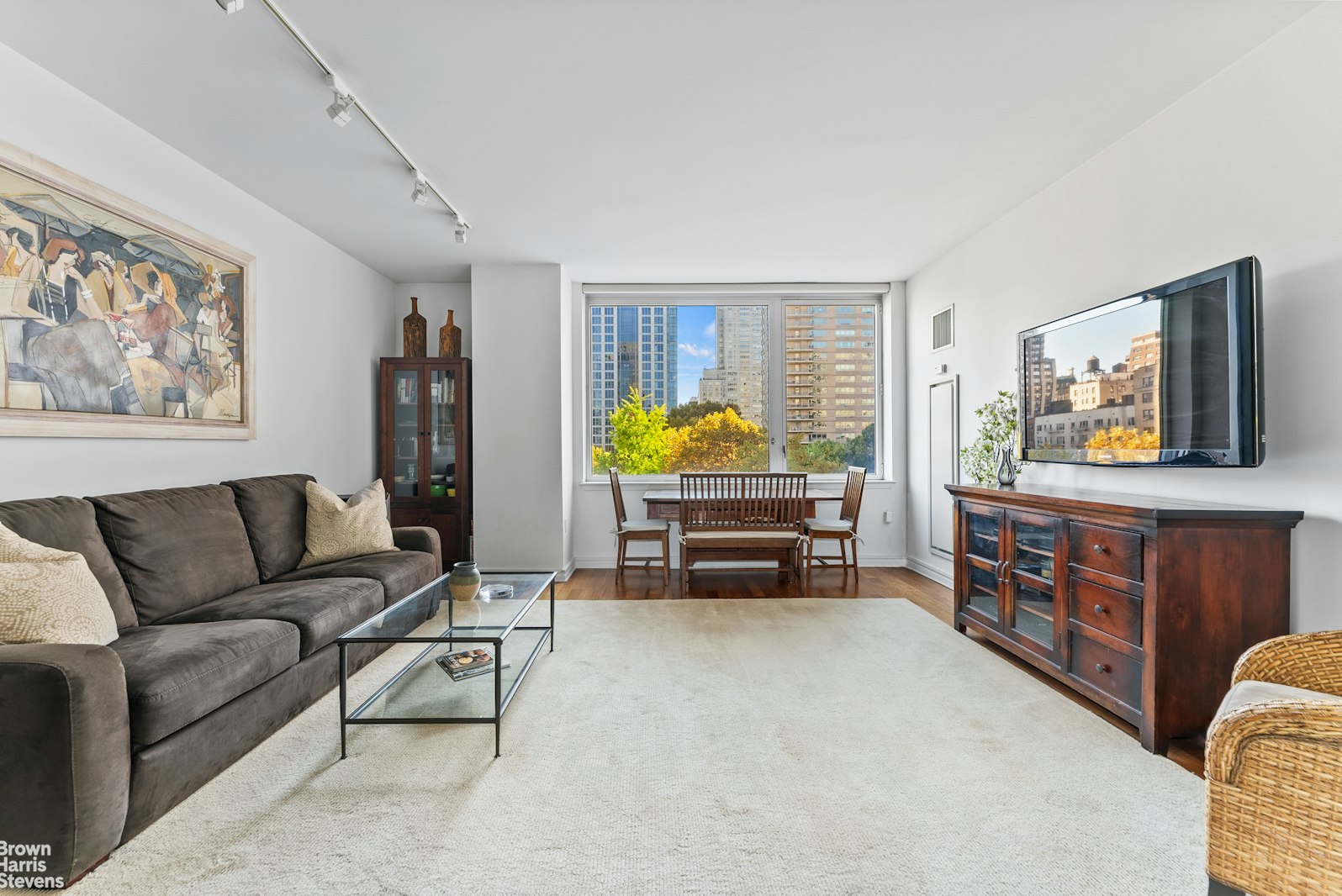 Photo 1 of 200 West End Avenue 8J, Upper West Side, NYC, $5,500, Web #: 23242350