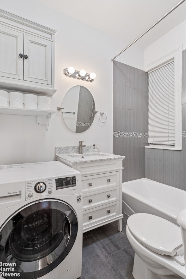 433 West 46th Street 1RW Clinton New York NY 10036